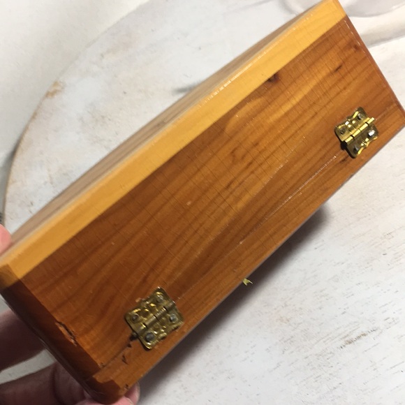 Vintage cedar wood what-not box - Picture 2 of 10